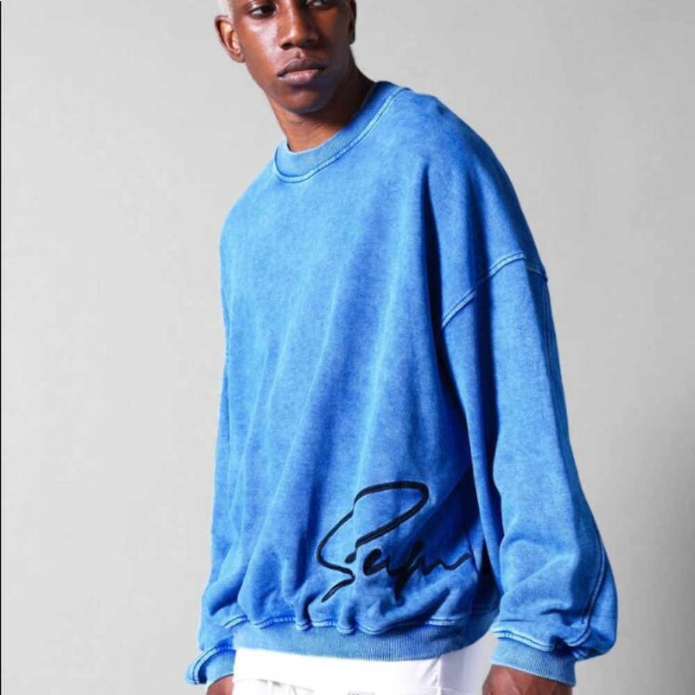 Oversized fit washed sweatshirt with embroidery
